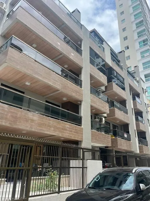 Apartamento, Meia Praia, 20 Metros Do Mar. Itapema Brazil